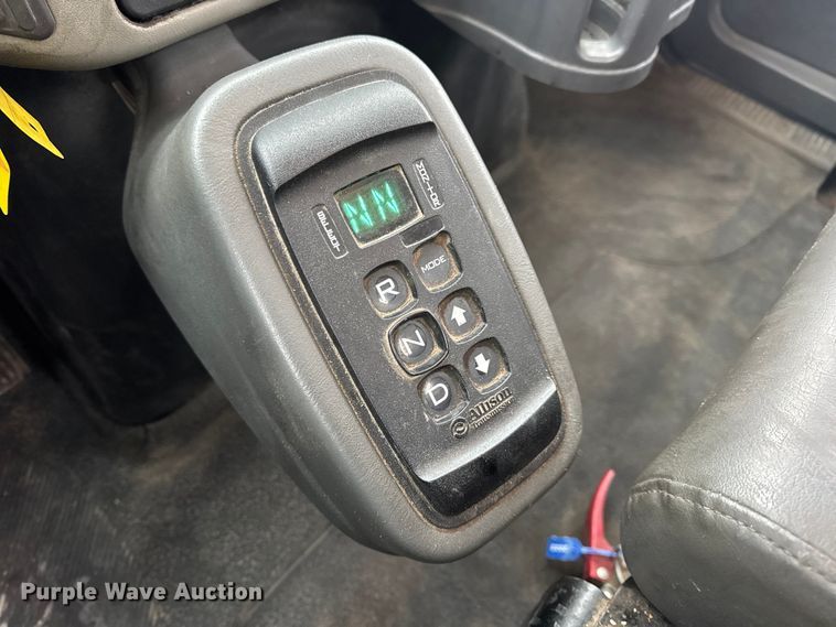 image for item EN0820 2013 International 4400 truck cab and chassis