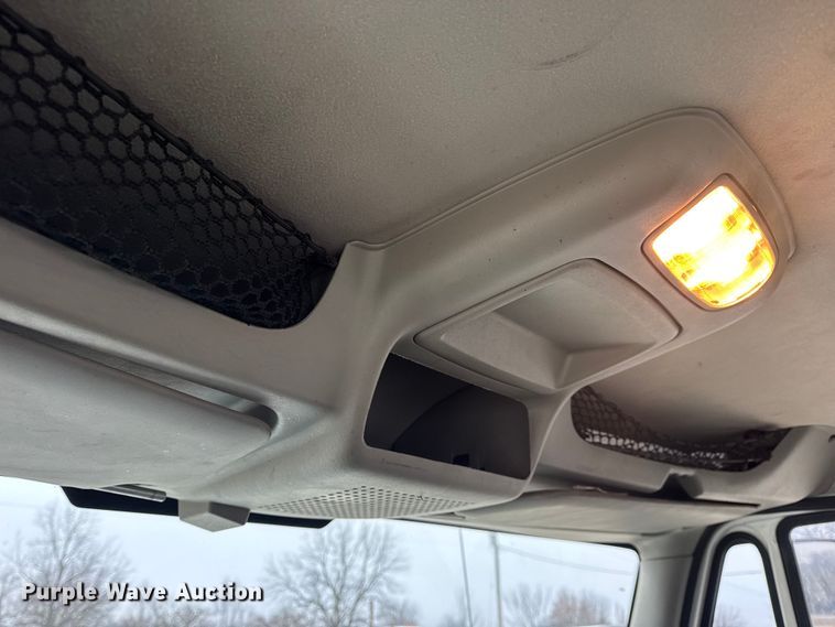 image for item EN0820 2013 International 4400 truck cab and chassis