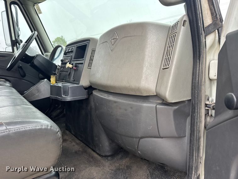 image for item EN0820 2013 International 4400 truck cab and chassis