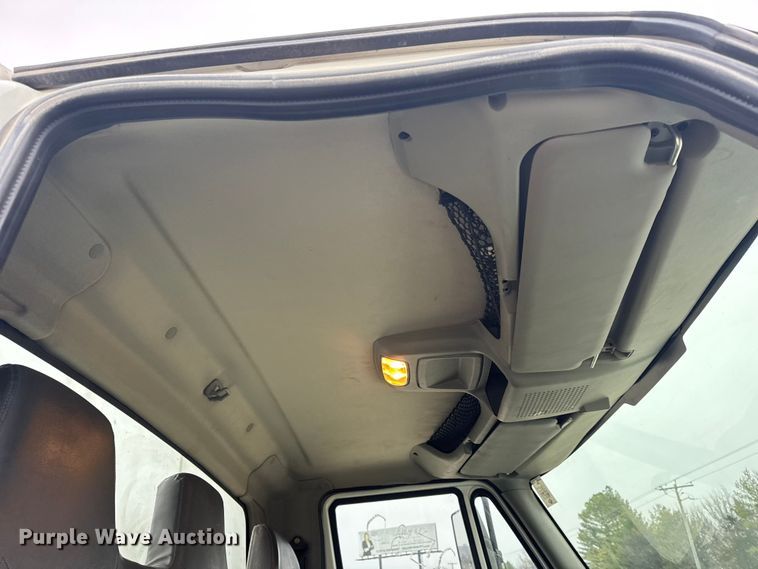 image for item EN0820 2013 International 4400 truck cab and chassis