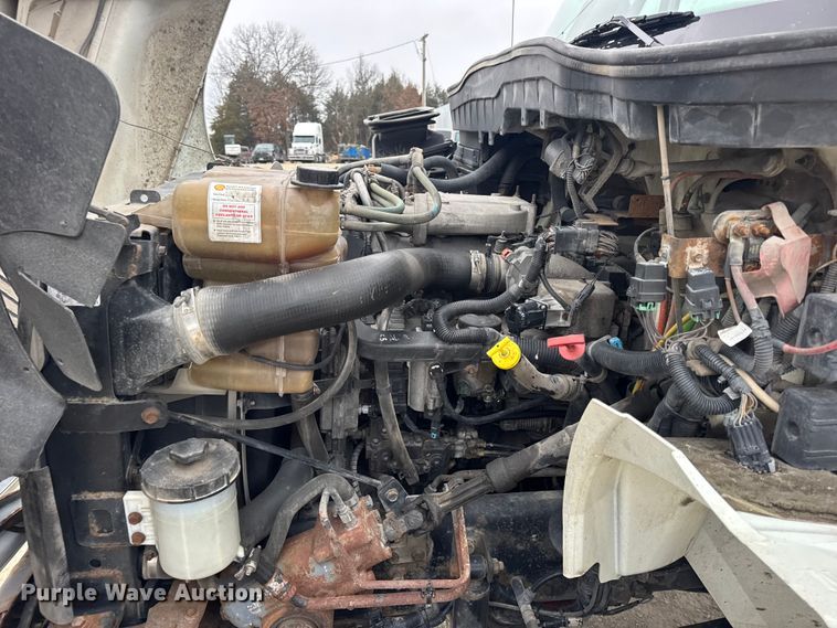 image for item EN0820 2013 International 4400 truck cab and chassis