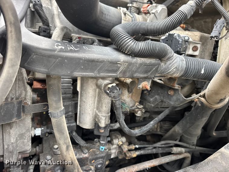 image for item EN0820 2013 International 4400 truck cab and chassis