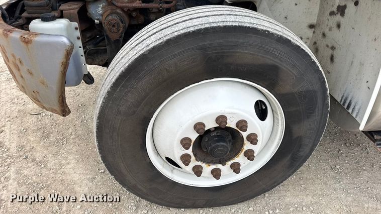 image for item EN0820 2013 International 4400 truck cab and chassis