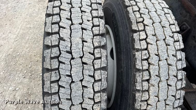 image for item EN0820 2013 International 4400 truck cab and chassis