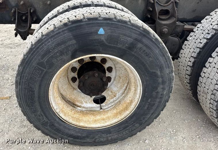 image for item EN0820 2013 International 4400 truck cab and chassis