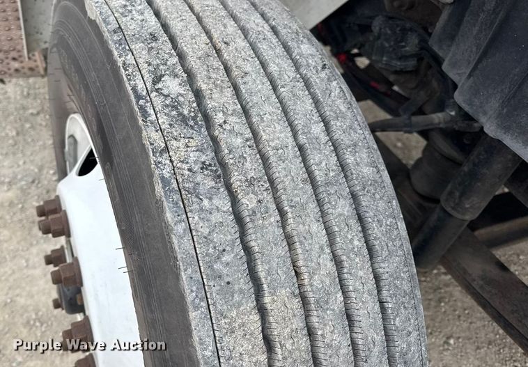 image for item EN0820 2013 International 4400 truck cab and chassis