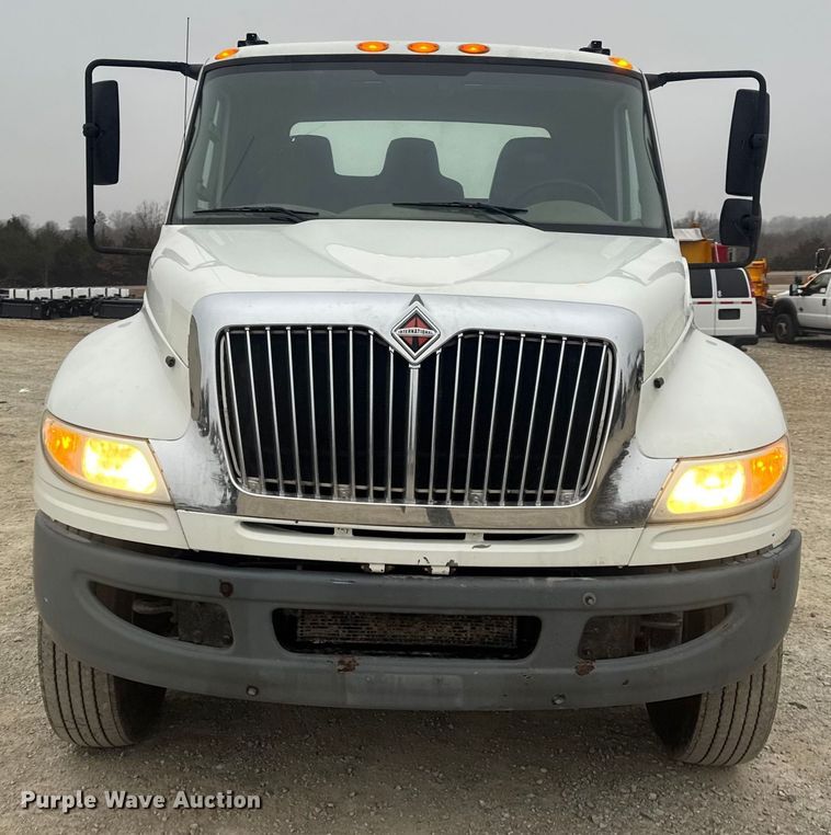 image for item EN0821 2013 International 4400 truck cab and chassis
