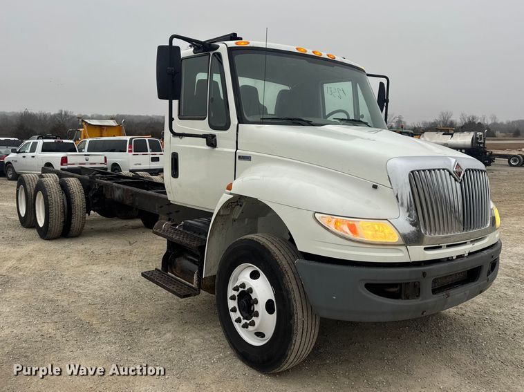image for item EN0821 2013 International 4400 truck cab and chassis