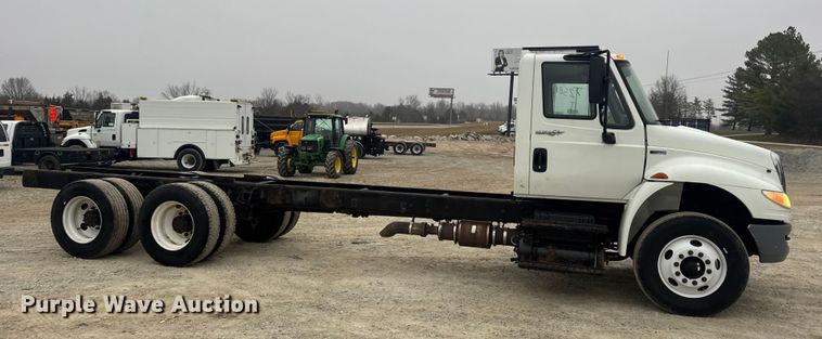 image for item EN0821 2013 International 4400 truck cab and chassis