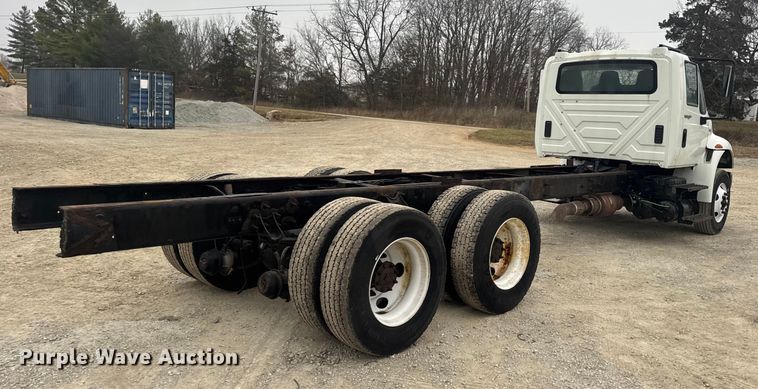 image for item EN0821 2013 International 4400 truck cab and chassis