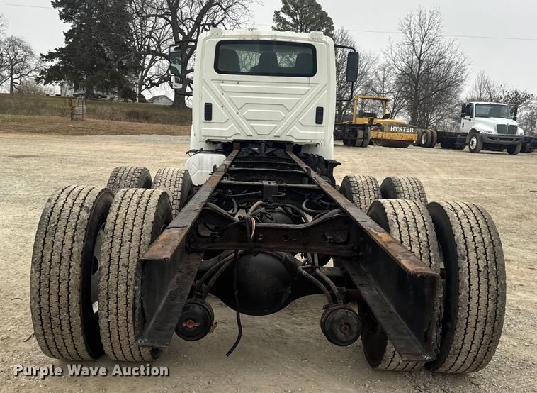 image for item EN0821 2013 International 4400 truck cab and chassis