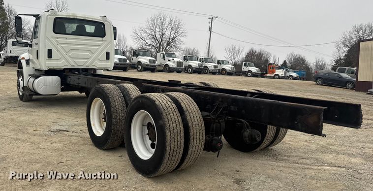 image for item EN0821 2013 International 4400 truck cab and chassis