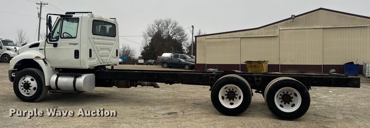 image for item EN0821 2013 International 4400 truck cab and chassis