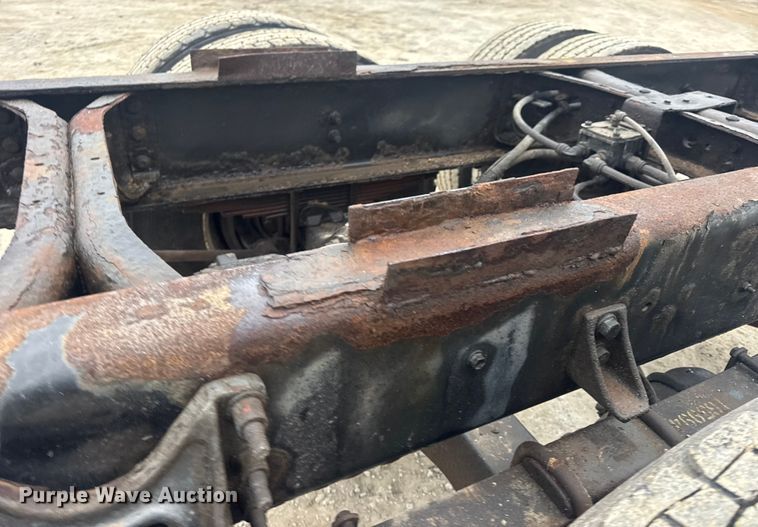 image for item EN0821 2013 International 4400 truck cab and chassis