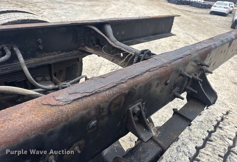 image for item EN0821 2013 International 4400 truck cab and chassis