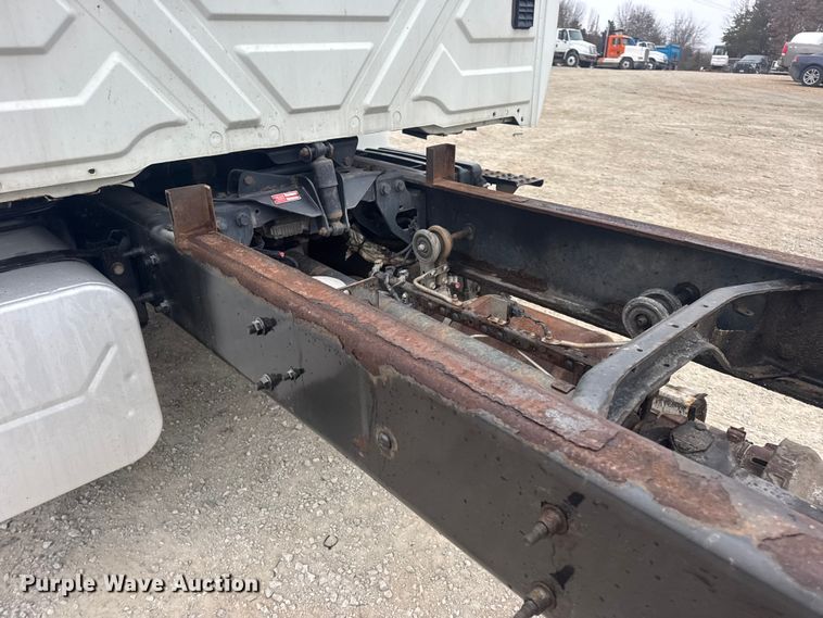 image for item EN0821 2013 International 4400 truck cab and chassis