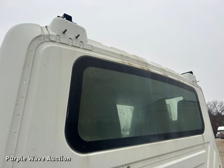 image for item EN0821 2013 International 4400 truck cab and chassis