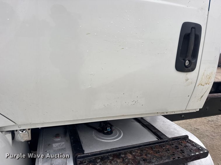 image for item EN0821 2013 International 4400 truck cab and chassis