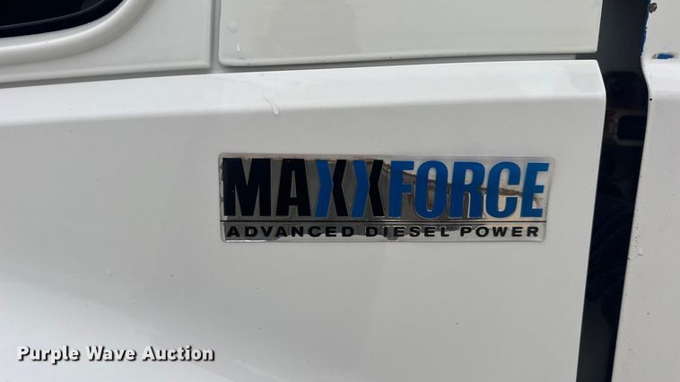 image for item EN0821 2013 International 4400 truck cab and chassis