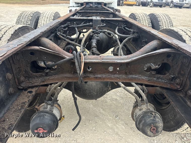 image for item EN0821 2013 International 4400 truck cab and chassis