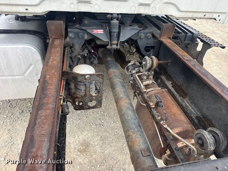 image for item EN0821 2013 International 4400 truck cab and chassis