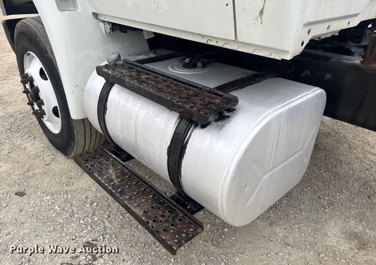 image for item EN0821 2013 International 4400 truck cab and chassis