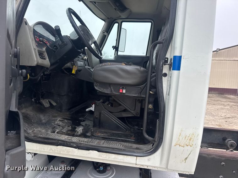 image for item EN0821 2013 International 4400 truck cab and chassis