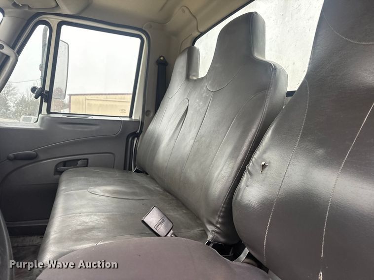 image for item EN0821 2013 International 4400 truck cab and chassis