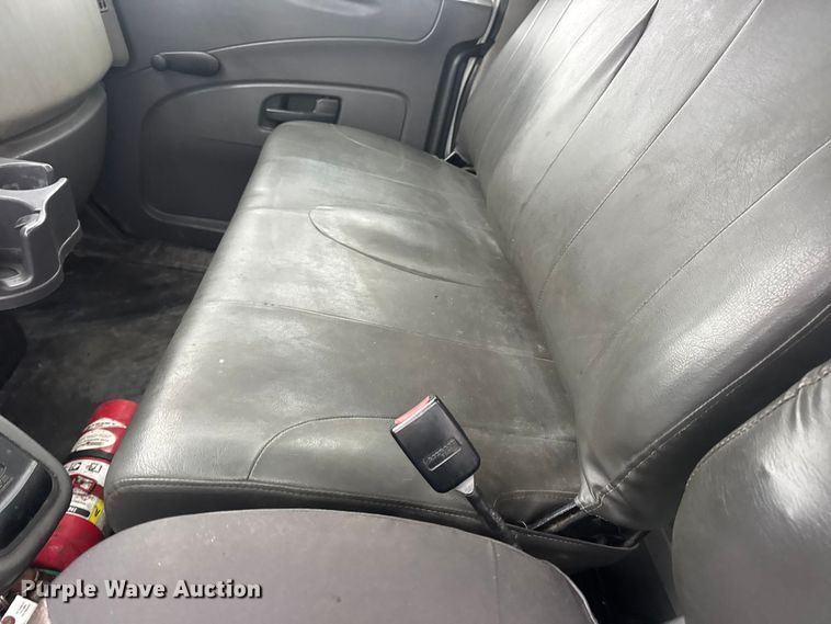 image for item EN0821 2013 International 4400 truck cab and chassis