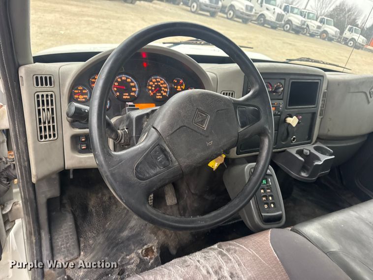 image for item EN0821 2013 International 4400 truck cab and chassis