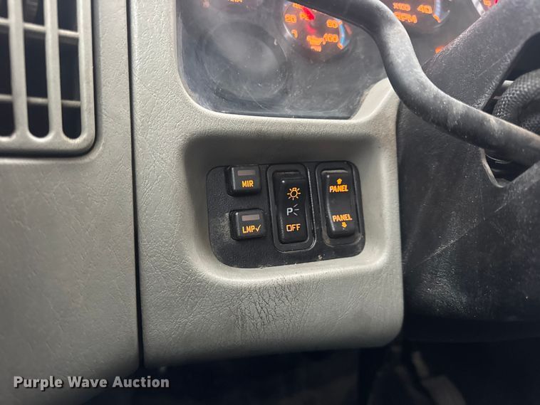 image for item EN0821 2013 International 4400 truck cab and chassis