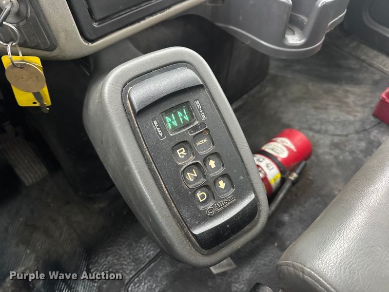 image for item EN0821 2013 International 4400 truck cab and chassis