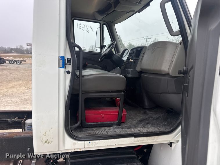 image for item EN0821 2013 International 4400 truck cab and chassis