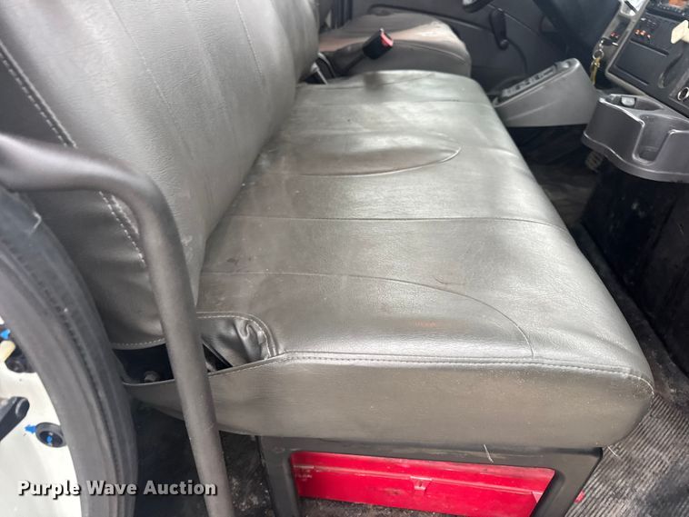 image for item EN0821 2013 International 4400 truck cab and chassis