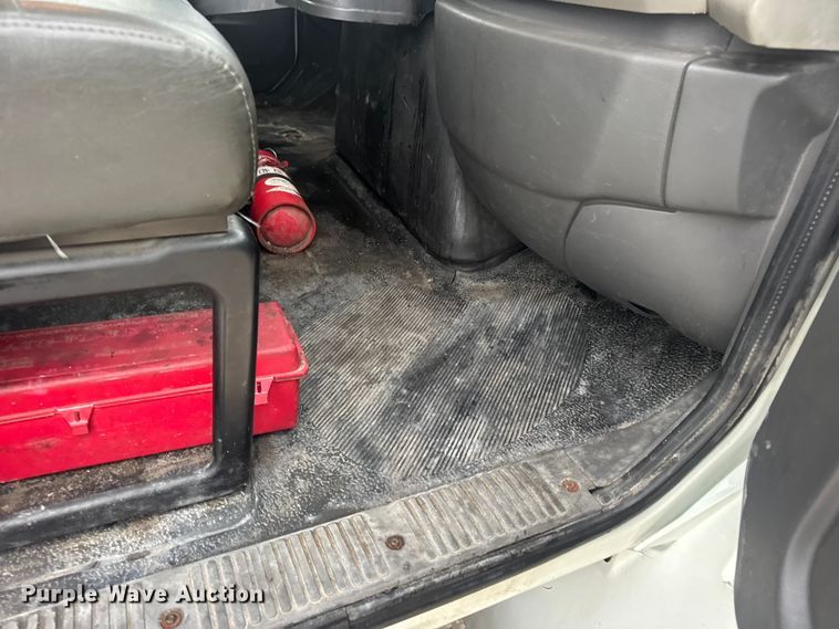 image for item EN0821 2013 International 4400 truck cab and chassis