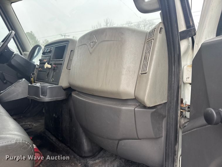 image for item EN0821 2013 International 4400 truck cab and chassis