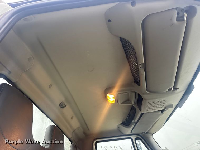 image for item EN0821 2013 International 4400 truck cab and chassis