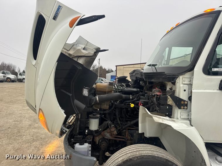 image for item EN0821 2013 International 4400 truck cab and chassis