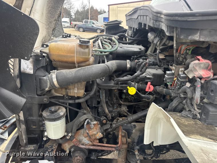 image for item EN0821 2013 International 4400 truck cab and chassis