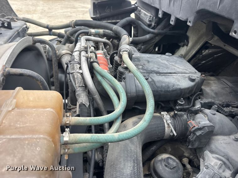 image for item EN0821 2013 International 4400 truck cab and chassis