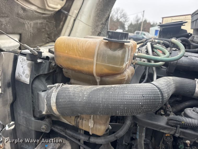 image for item EN0821 2013 International 4400 truck cab and chassis