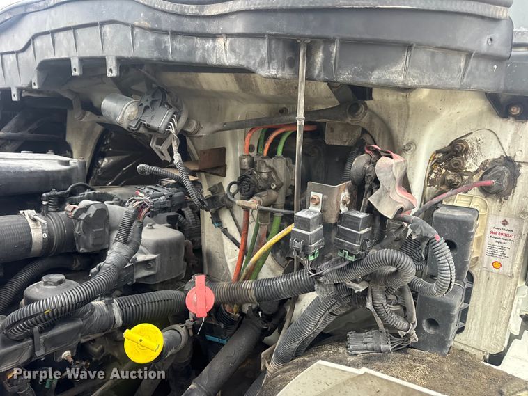 image for item EN0821 2013 International 4400 truck cab and chassis