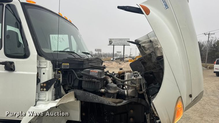 image for item EN0821 2013 International 4400 truck cab and chassis