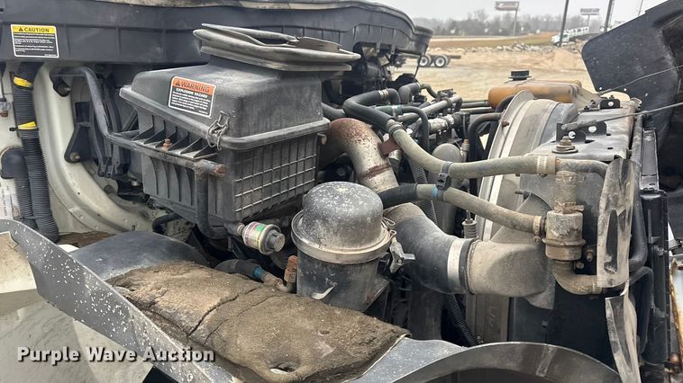 image for item EN0821 2013 International 4400 truck cab and chassis