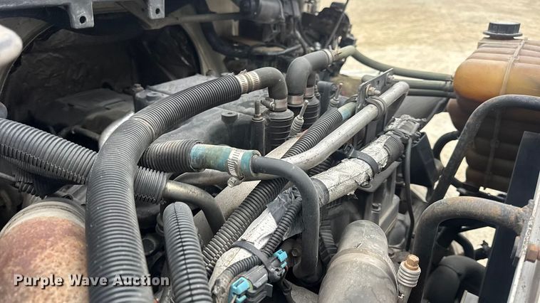 image for item EN0821 2013 International 4400 truck cab and chassis