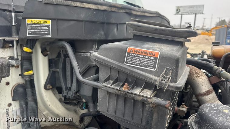 image for item EN0821 2013 International 4400 truck cab and chassis