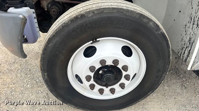 image for item EN0821 2013 International 4400 truck cab and chassis