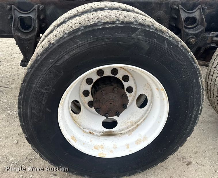 image for item EN0821 2013 International 4400 truck cab and chassis