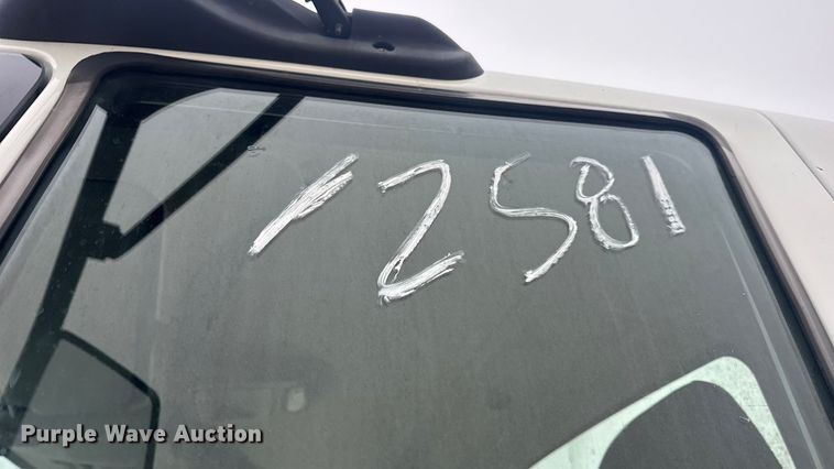 image for item EN0821 2013 International 4400 truck cab and chassis