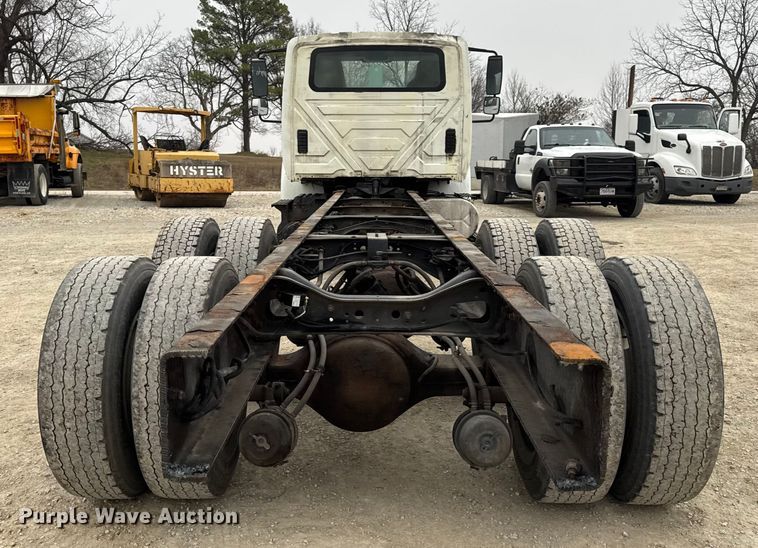 image for item EN0822 2009 International 4400 truck cab and chassis